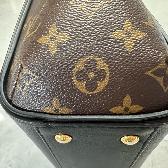 Authentic Retired Louis Vuitton Kimono PM - Picture 6 of 16